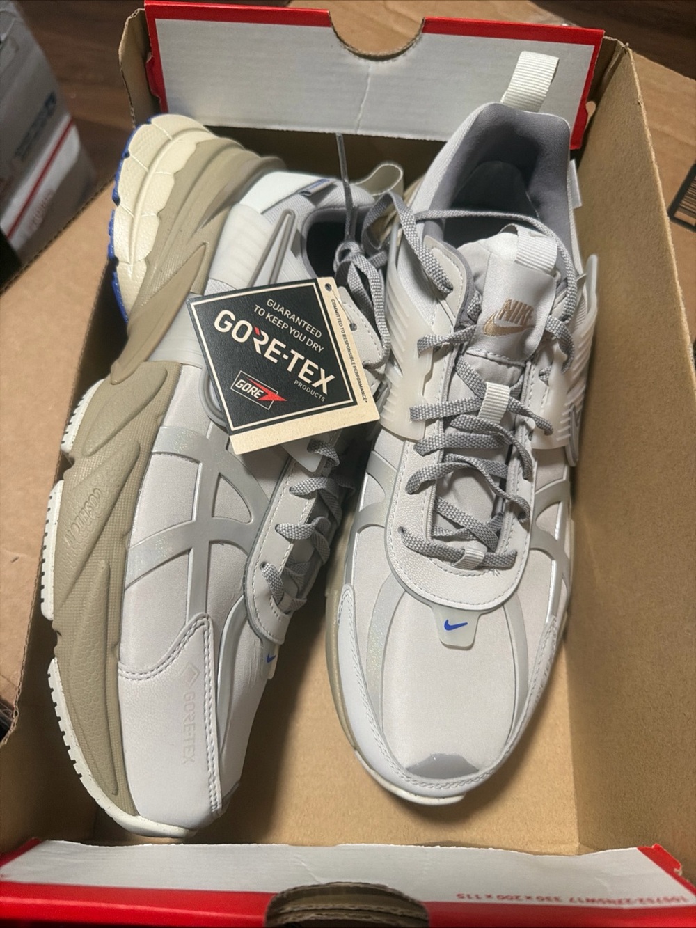 Nike V2K Run GORE-TEX Light Iron Ore W - FZ2622-002 Sz 10men . 8.5 Women